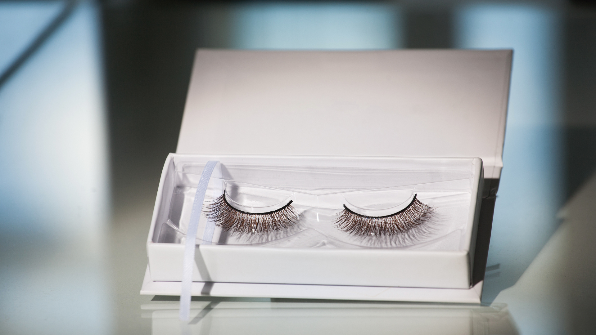 cluster lashes in a box