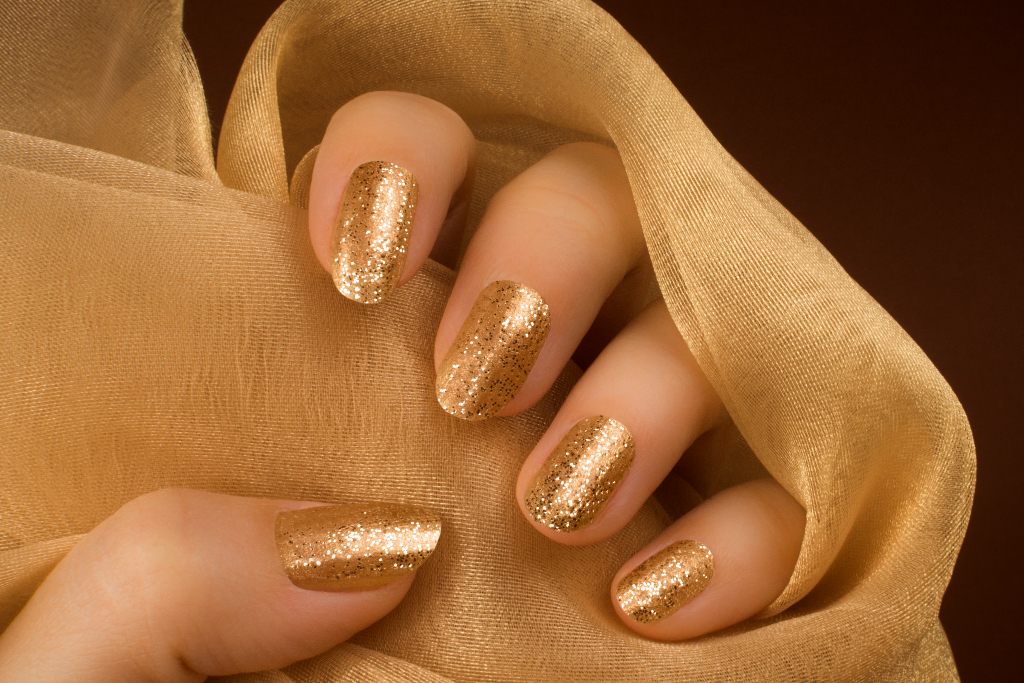 glittered golden nails manicure