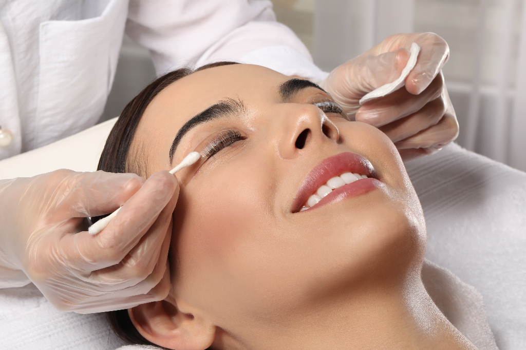 woman undergoing eyelash lamination in salon