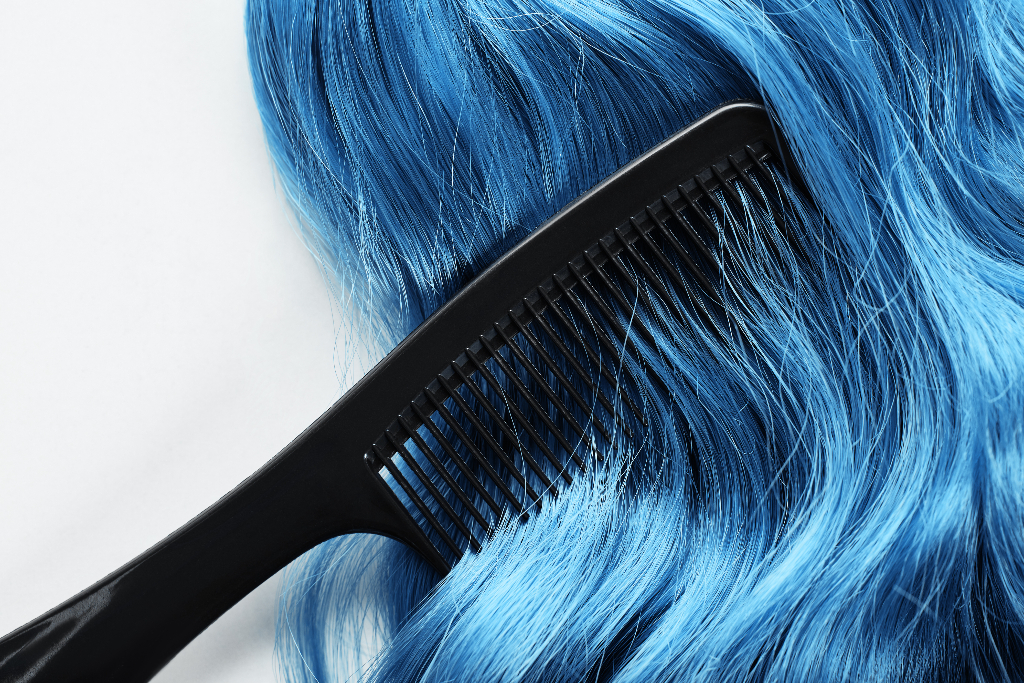comb and blue hair