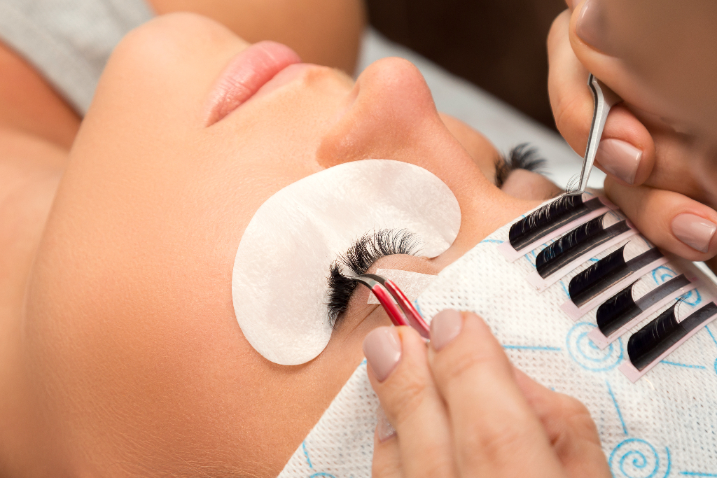 procedure of eyelash extension